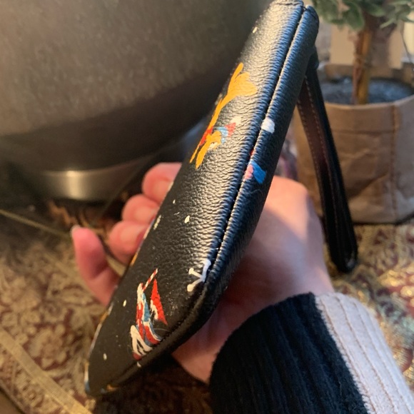 Authentic COACH Signature Coated leather Disney Xmas print zip top wristlet - Picture 12 of 16